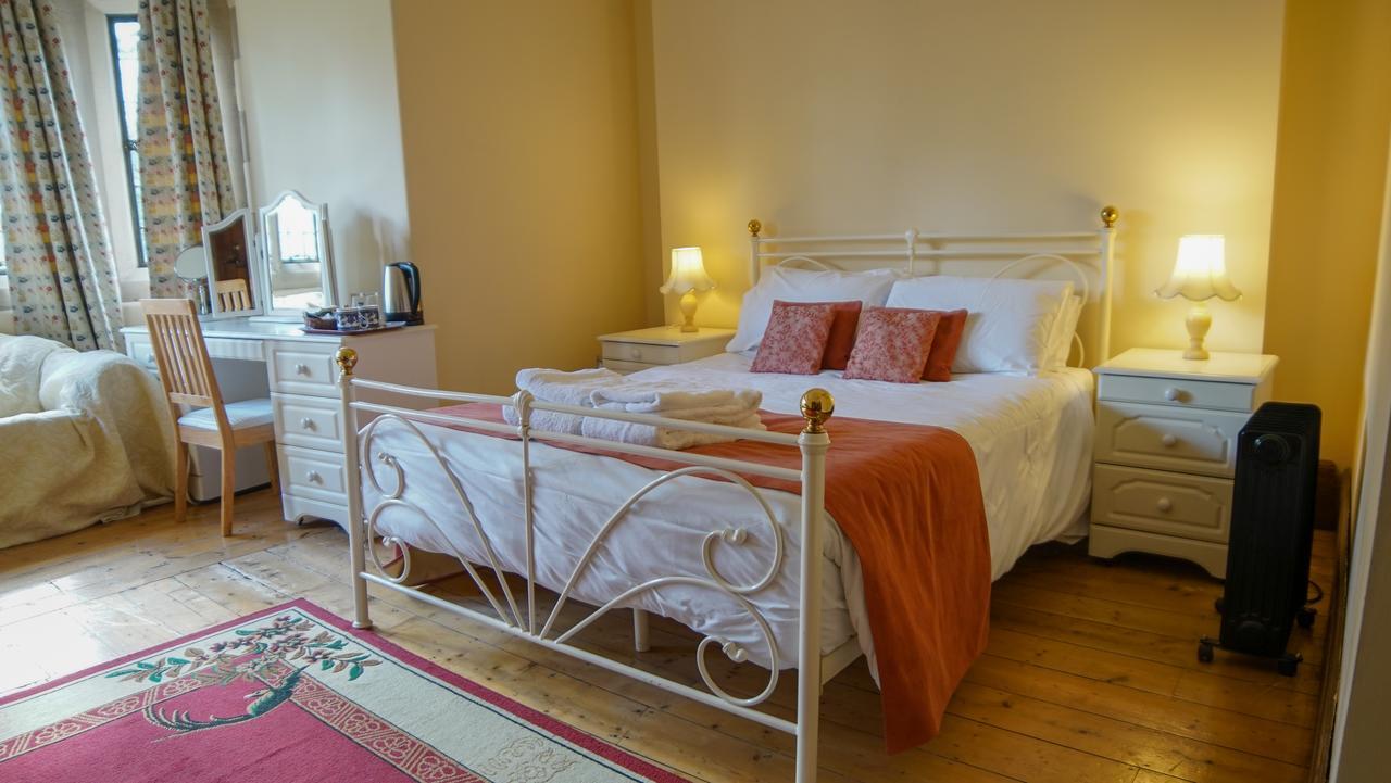 Cleeve House Bed & Breakfast Melksham Bagian luar foto