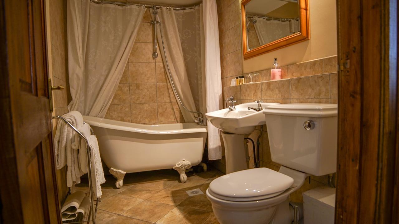Cleeve House Bed & Breakfast Melksham Bagian luar foto