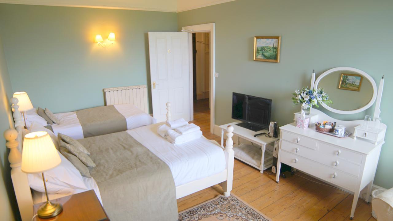 Cleeve House Bed & Breakfast Melksham Bagian luar foto
