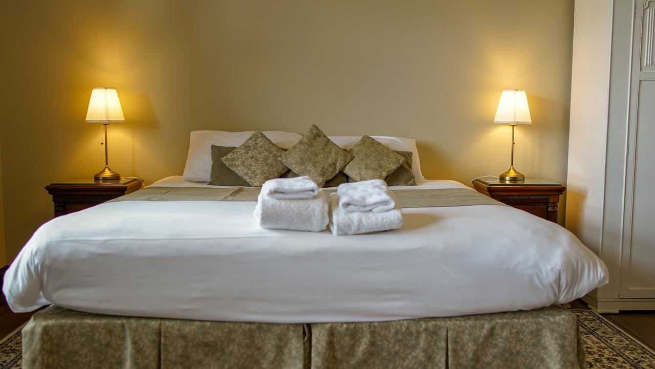 Cleeve House Bed & Breakfast Melksham Bagian luar foto