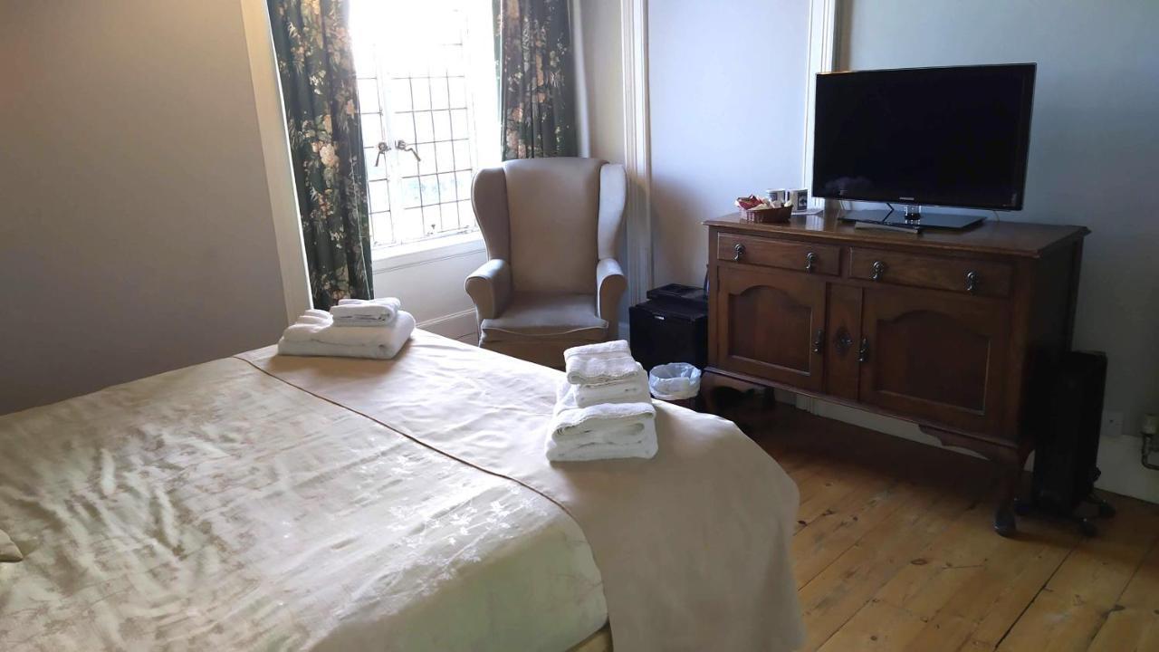 Cleeve House Bed & Breakfast Melksham Bagian luar foto
