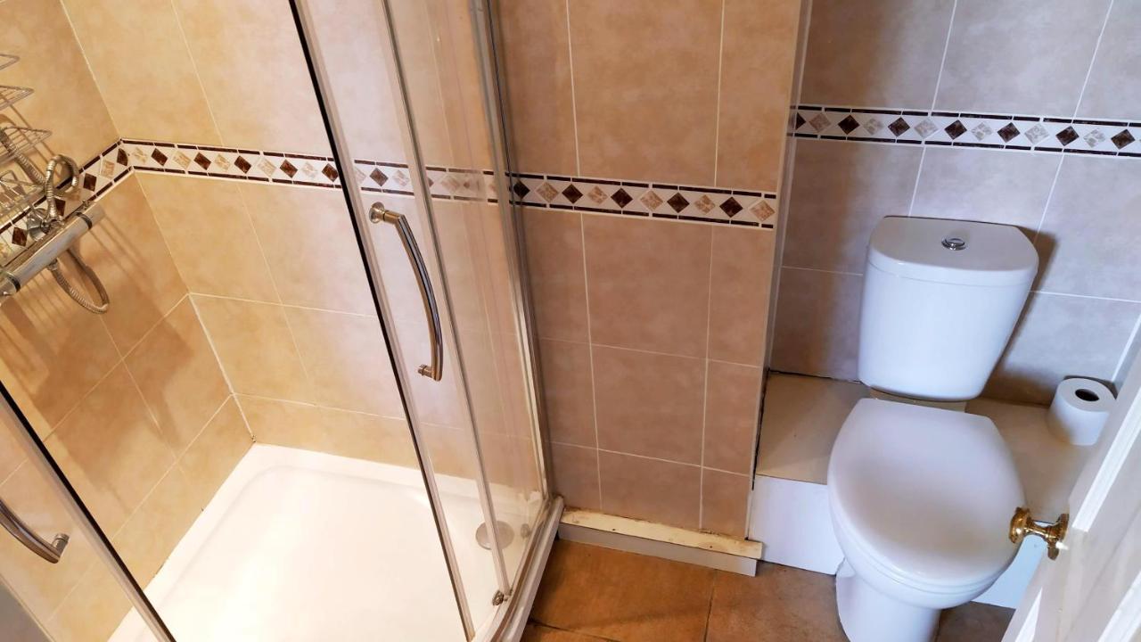 Cleeve House Bed & Breakfast Melksham Bagian luar foto